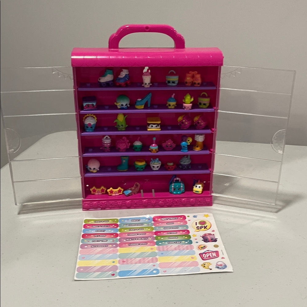 Shopkins in Collector’s Case - Picture 2 of 5